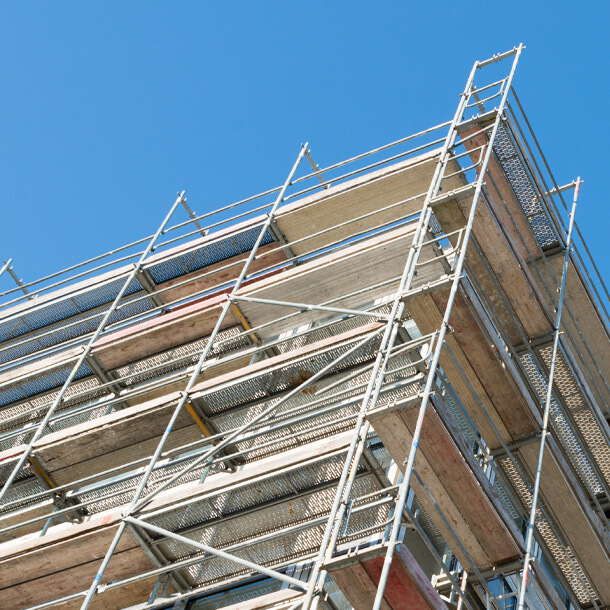 ponteggi ristrutturazione edificio trentino